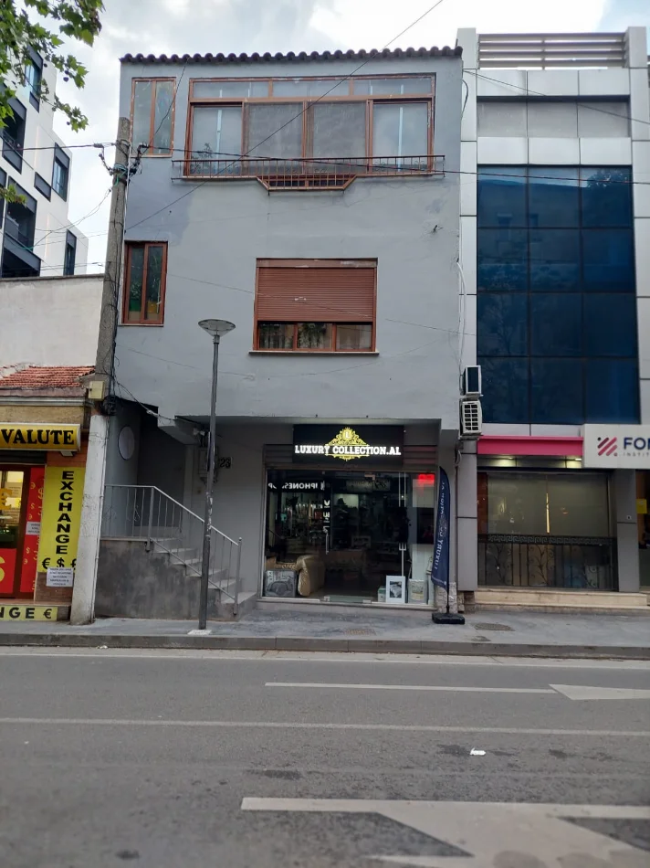 Tirane, jepet me qera dyqan Kati 0, 60 m² 1.200 € (Myslym Shyri)