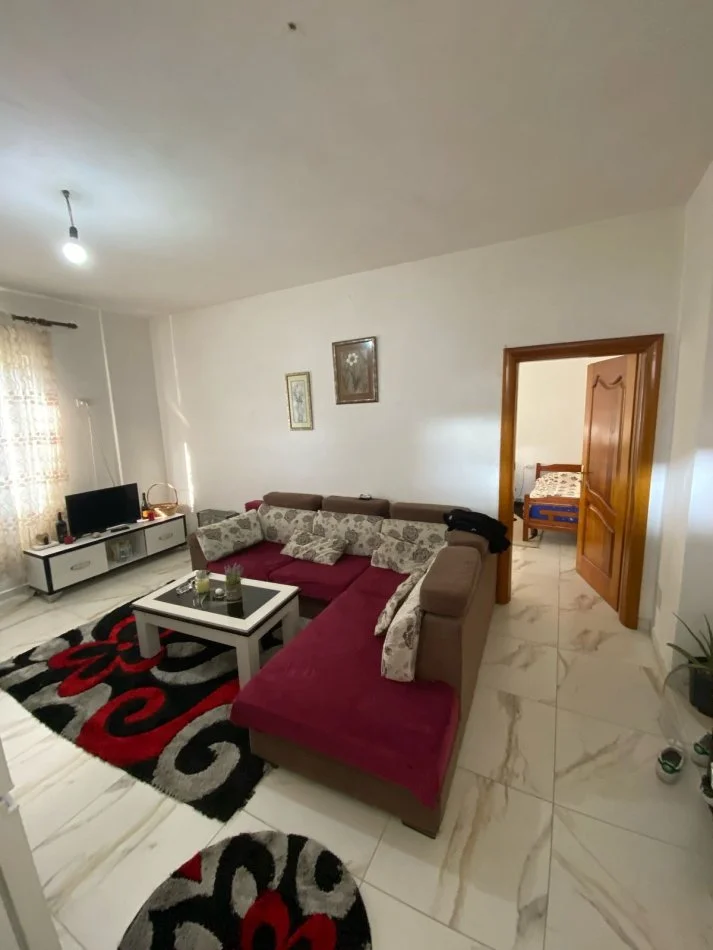 Tirane, jepet me qera Vile 1+1+Ballkon Kati 2, 300 € (Rruga Ejup Kastrati)