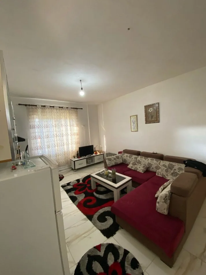 Tirane, jepet me qera Vile 1+1+Ballkon Kati 2, 300 € (Rruga Ejup Kastrati)