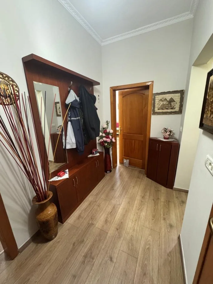 Tirane, jepet me qera apartament 2+1 Kati 5, 75 m² 600 € (Don bosko)