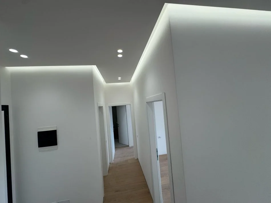 Tirane, jepet me qera apartament 2+1 Kati 3, 110 m² 700 € (Perballe amerikan 3)