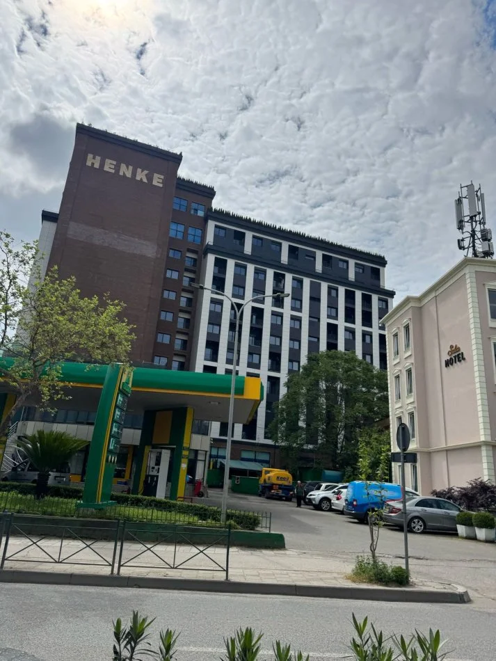 Tirane, jepet me qera apartament 2+1 Kati 3, 110 m² 700 € (Perballe amerikan 3)