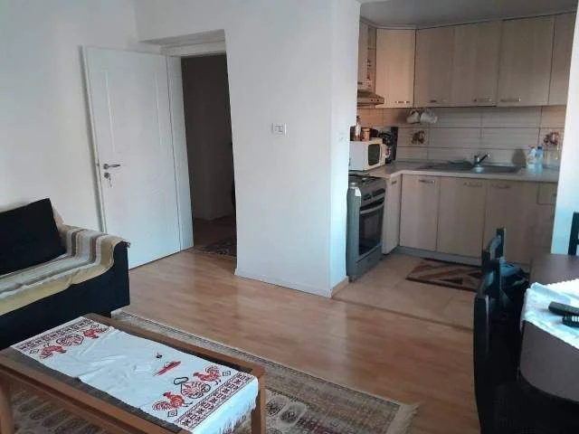 Tirane, jepet me qera apartament 2+1 , 80 m² 500 € (Hoxha tasim)