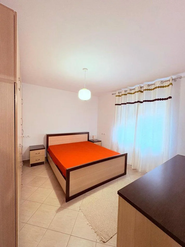 Tirane, jepet me qera apartament 1+1 Kati 3, 500 € (Te xhamia tabakeve)