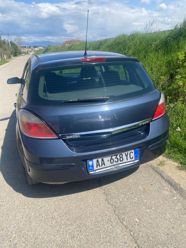 Tirane, shitet makine Opel Astra Nafte, manuale Kondicioner 167 km 2.000 €