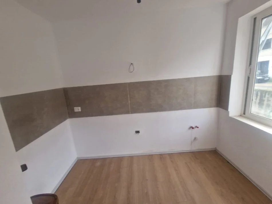 Tirane, shitet apartament 1+1 Kati 2, 52 m² 45.000 € (Yrshek)