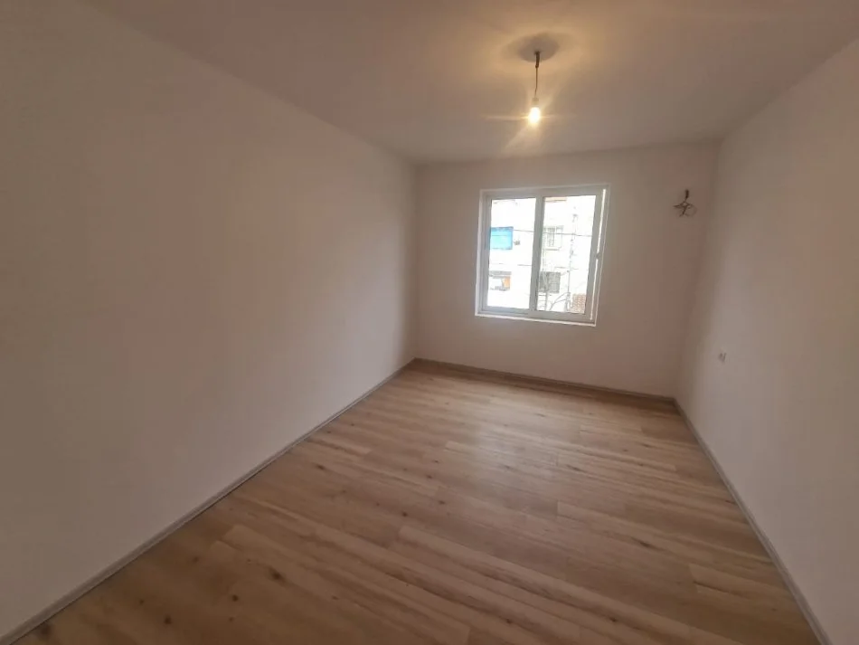 Tirane, shitet apartament 1+1 Kati 2, 52 m² 45.000 € (Yrshek)