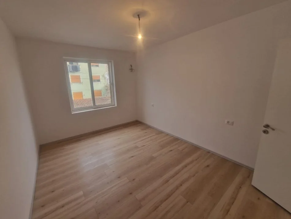 Tirane, shitet apartament 1+1 Kati 2, 52 m² 45.000 € (Yrshek)