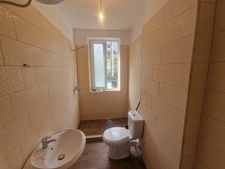 Tirane, shitet apartament 1+1 Kati 2, 52 m² 45.000 € (Yrshek)