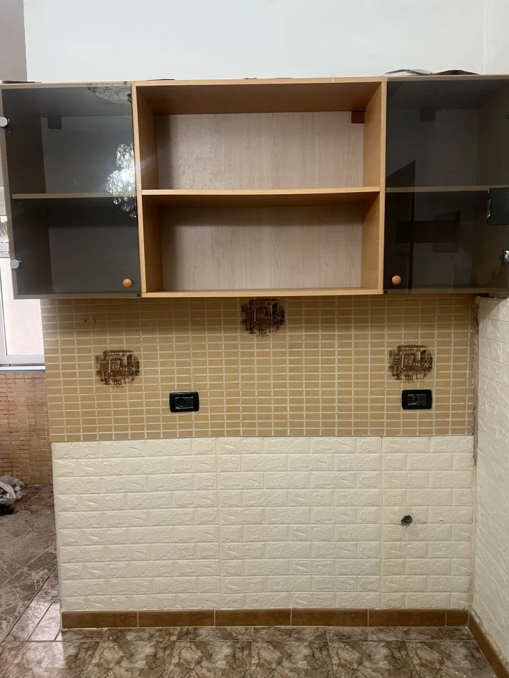 Tirane, jepet me qera apartament 1+1+Ballkon Kati 1, 45 m² 450 € (Rruga fortuzi)