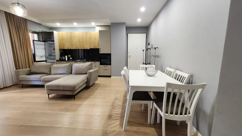 Durres, jepet me qera apartament 1+1 , 65 m² 800 € (Kompleksi Delijorgji)