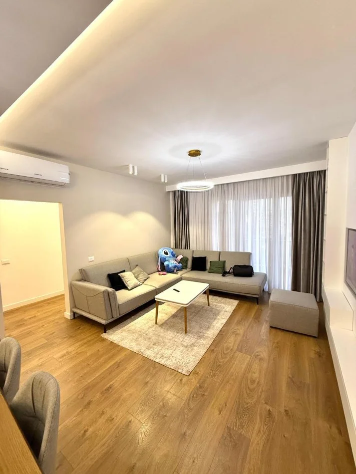 Tirane, jepet me qera apartament 2+1+Ballkon Kati 4, 110 m² 1.000 € (Rruga e Elbasanit)