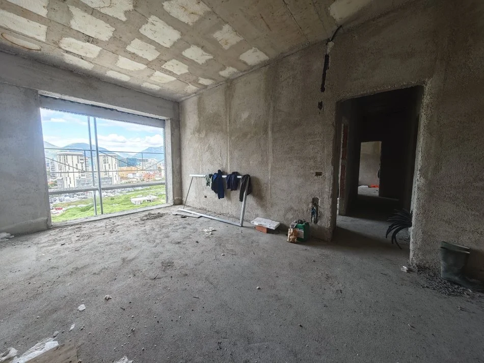 Tirane, shitet apartament 1+1 Kati 8, 101 m² 167.000 € (Fusha aviacionit)