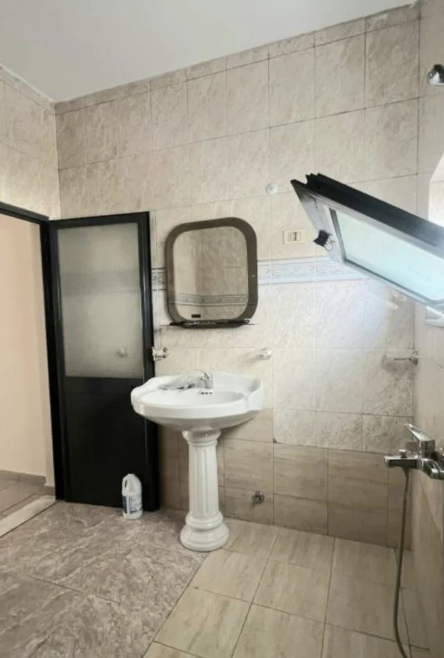 Tirane, jepet me qera apartament 1+1 Kati 3, 70 m² 400 € (Astir)