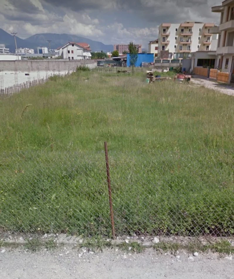 Tirane, shitet toke , 4.070 m² 732.000 € (Mezez)