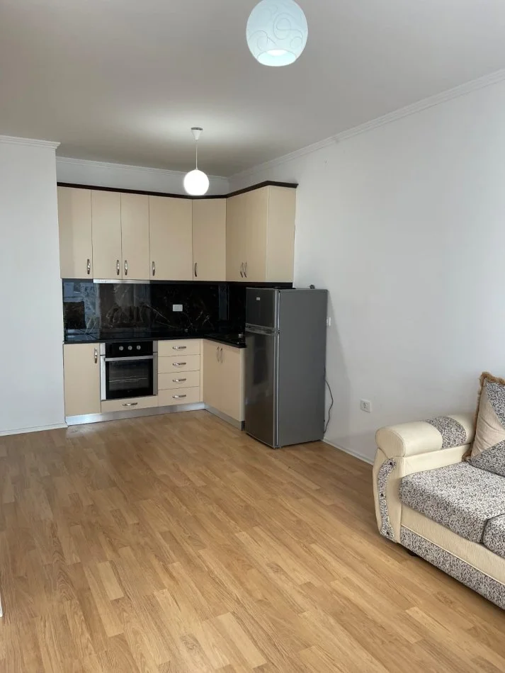 Tirane, jepet me qera apartament 1+1+Aneks+Ballkon Kati 1, 63 m² 500 € (Don Bosco Fjori di Bosco)