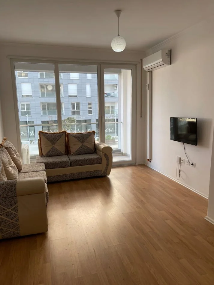 Tirane, jepet me qera apartament 1+1+Aneks+Ballkon Kati 1, 63 m² 500 € (Don Bosco Fjori di Bosco)