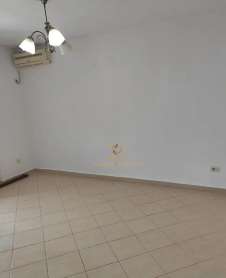 Tirane, shitet apartament 2+1 Kati 4, 65 m² 100.000 € (Shkolla bashkuar)