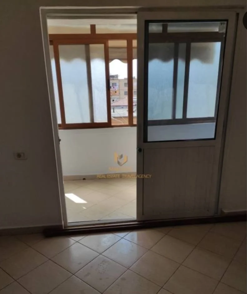 Tirane, shitet apartament 2+1 Kati 4, 65 m² 100.000 € (Shkolla bashkuar)