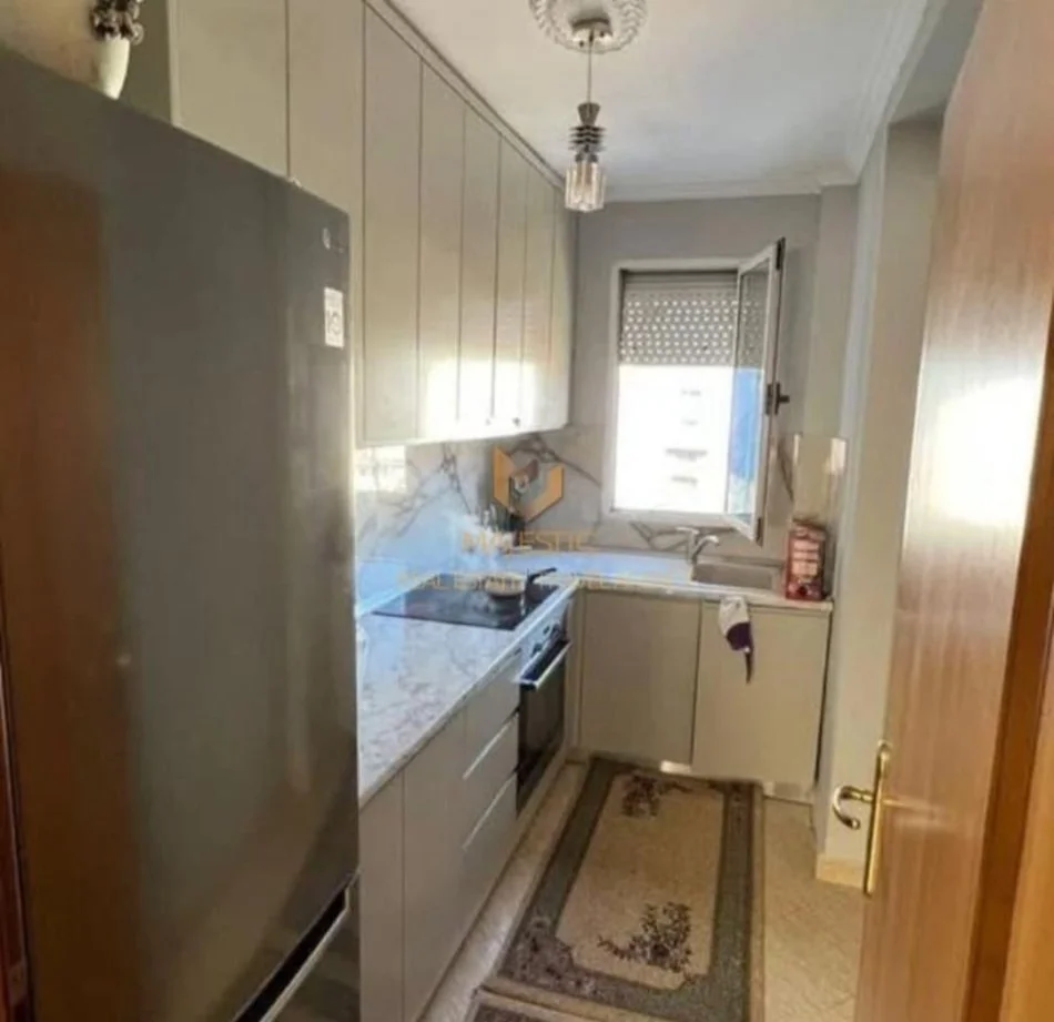 Tirane, jepet me qera apartament 2+1 Kati 5, 78 m² 500 € (Xhamllik)