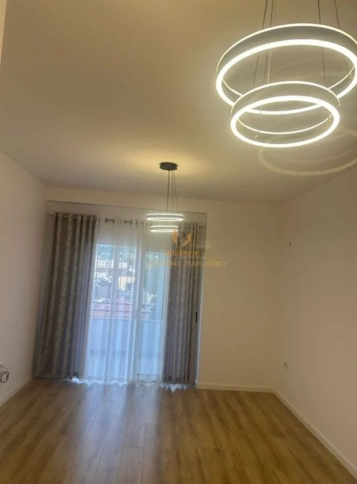 Tirane, shitet apartament 1+1 Kati 4, 64 m² 90.000 € (Misto mame)