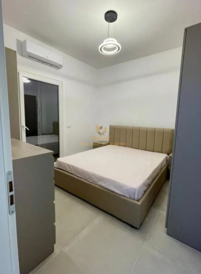 Tirane, jepet me qera apartament duplex 1+1 Kati 3, 60 m² 550 € (Shkolla e kuqe)