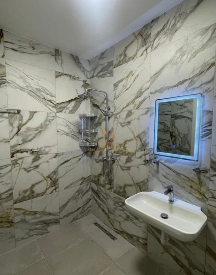 Tirane, jepet me qera apartament duplex 1+1 Kati 3, 60 m² 550 € (Shkolla e kuqe)