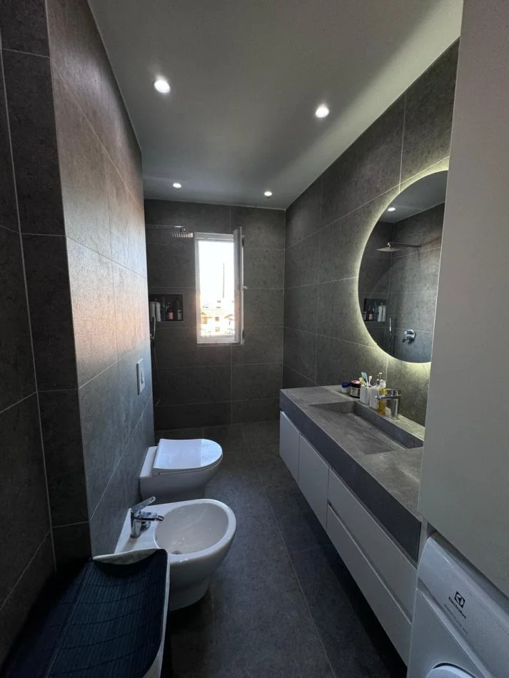 Tirane, shitet apartament 1+1+Ballkon Kati 4, 74 m² 135.000 € (Rruga Osman Jonuzi)