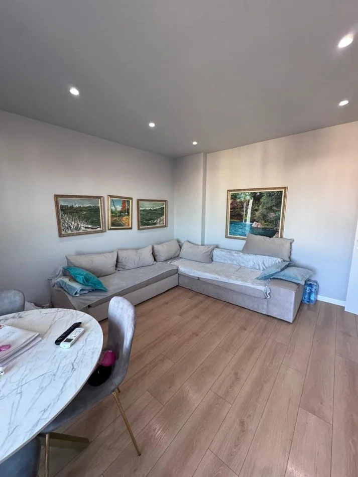 Tirane, shitet apartament 1+1+Ballkon Kati 4, 74 m² 135.000 € (Rruga Osman Jonuzi)