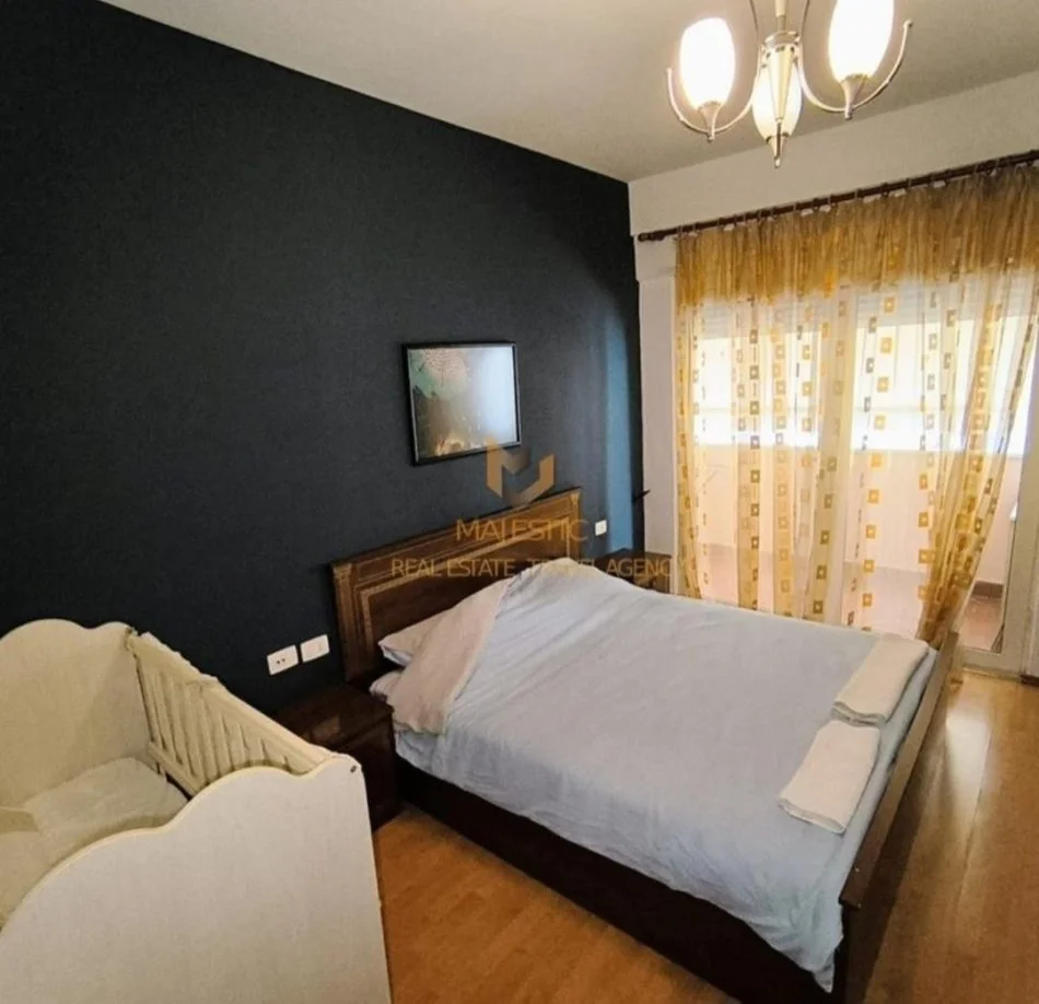 jepet me qera 1+1 Kati 5, 78 m² 600 € (Komuna parisit)