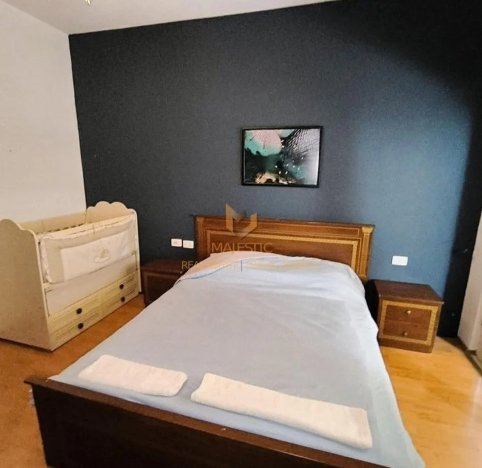 jepet me qera 1+1 Kati 5, 78 m² 600 € (Komuna parisit)