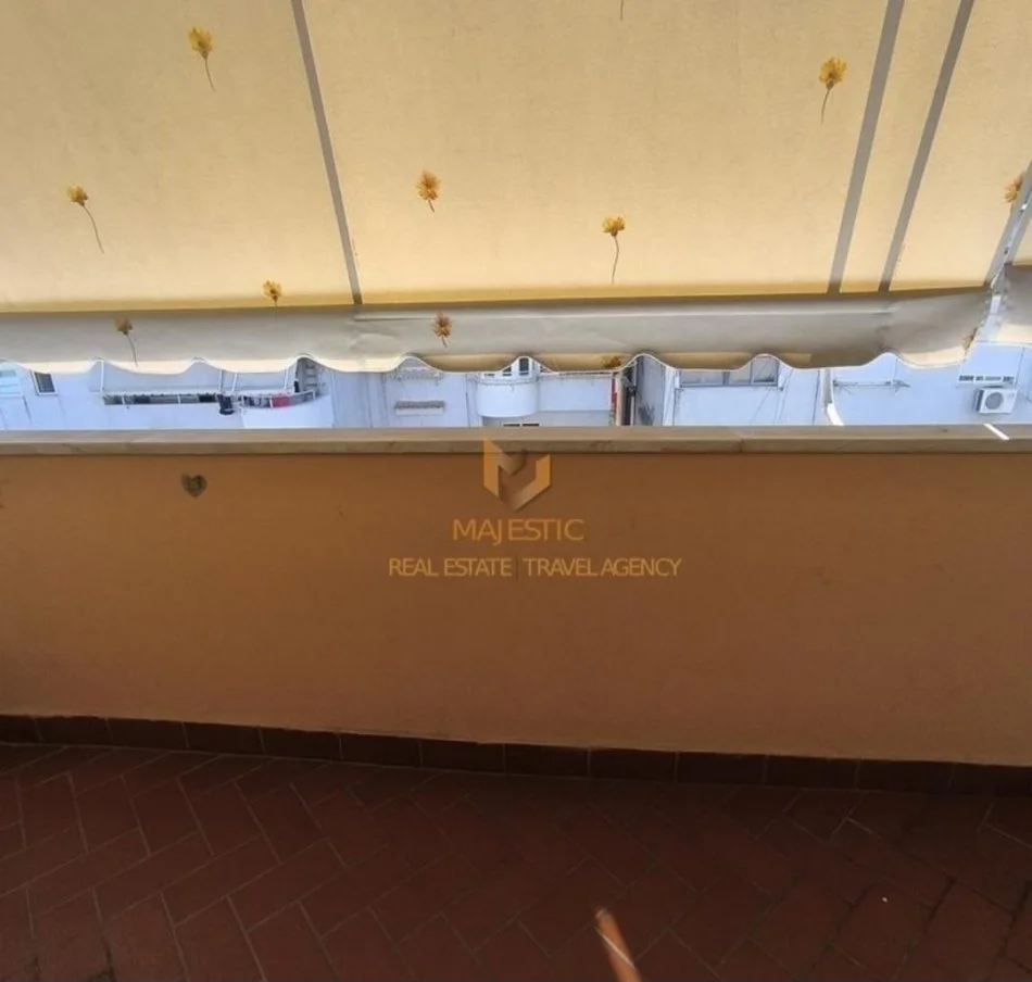 jepet me qera 1+1 Kati 5, 78 m² 600 € (Komuna parisit)