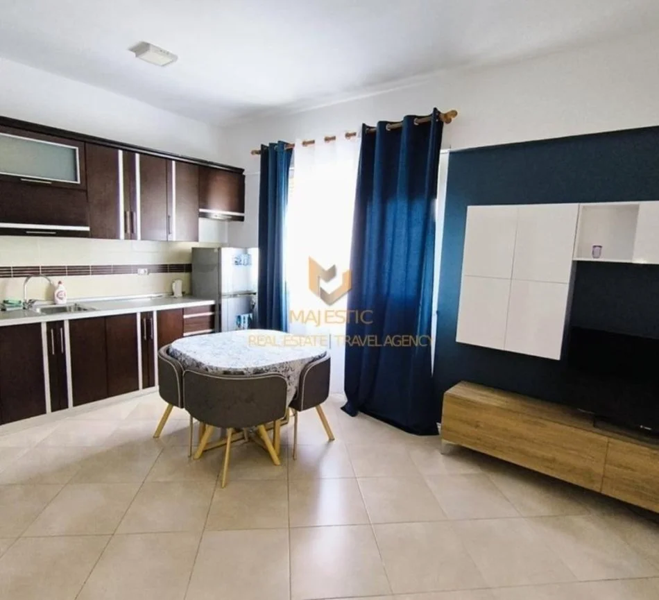 jepet me qera 1+1 Kati 5, 78 m² 600 € (Komuna parisit)