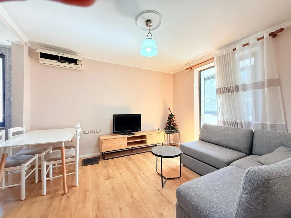 Tirane, jepet me qera 2+1 Kati 2, 86 m² 500 € (Te Brryli)