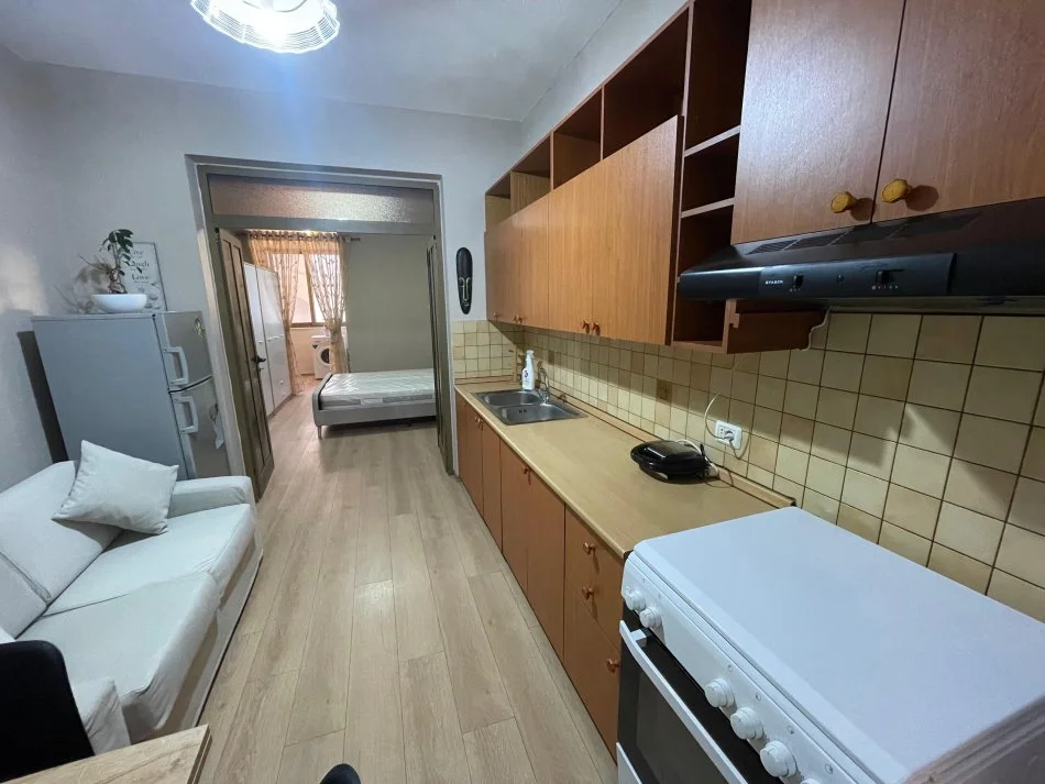 Tirane, jepet me qera apartament 1+1 Kati 2, 54 m² 480 € (Vasil shanto)