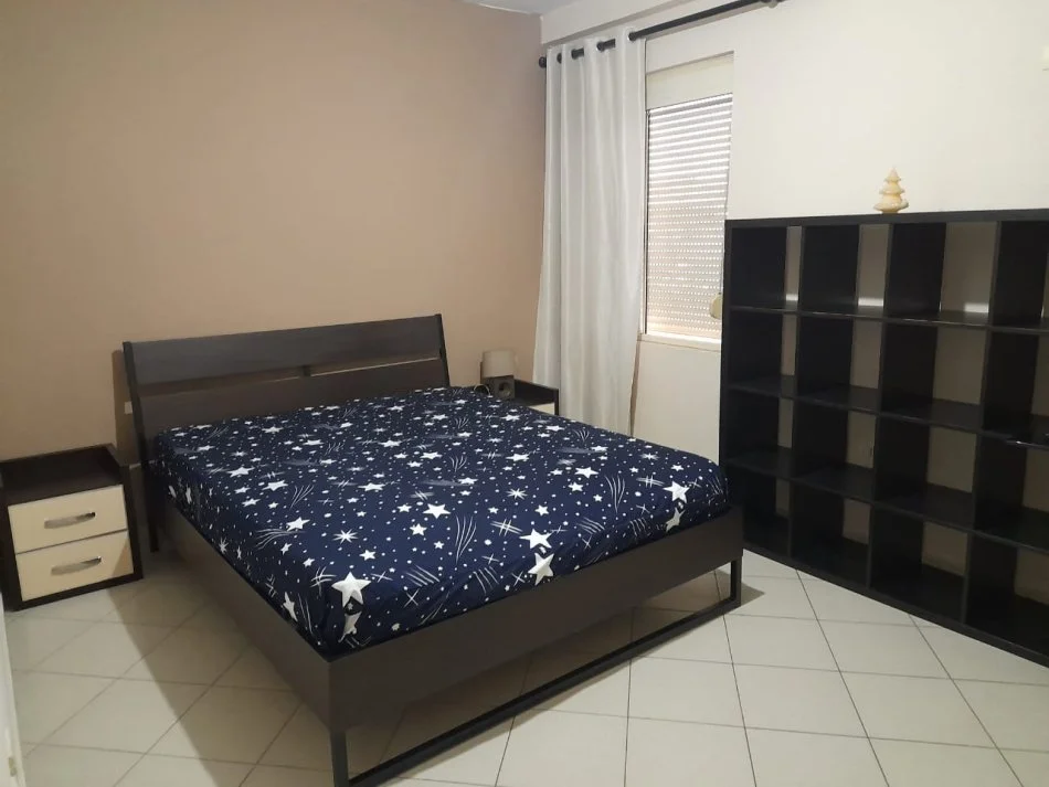 Tirane, jepet me qera apartament 2+1+Ballkon Kati 7, 75 m² 400 € (Rruga Mikel Maruli , Astir)