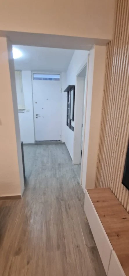 Tirane, jepet me qera apartament 2+1 Kati 1, 600 € (Rruga e durresit)