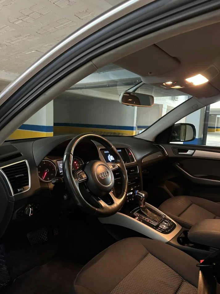 Tirane, shes makine Audi q5 Nafte, ulliri automatik Kondicioner 220.000 km 14.200 €