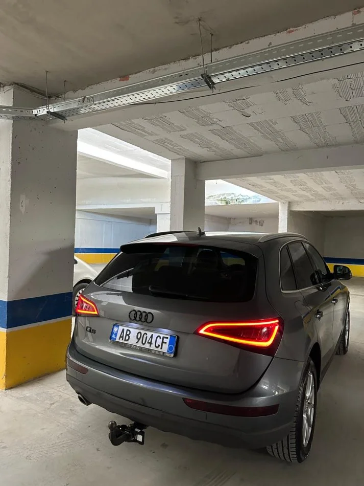 Tirane, shes makine Audi q5 Nafte, ulliri automatik Kondicioner 220.000 km 14.200 €