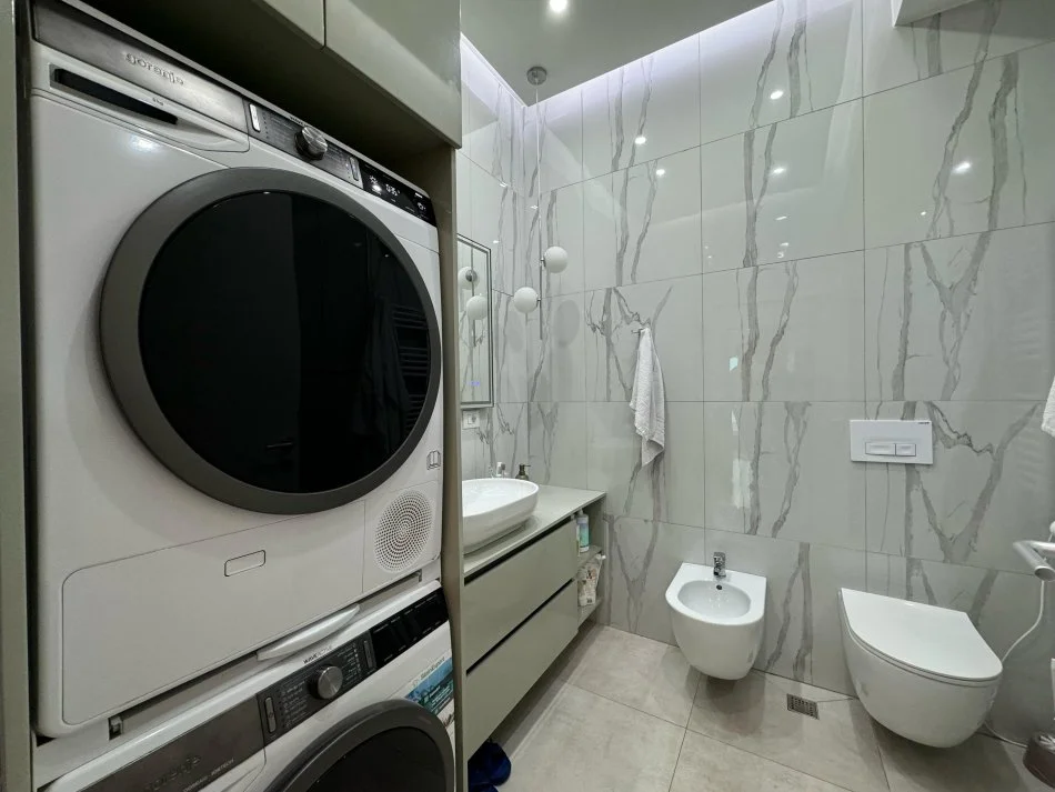 Tirane, shitet apartament Kati 5, 79 m² 