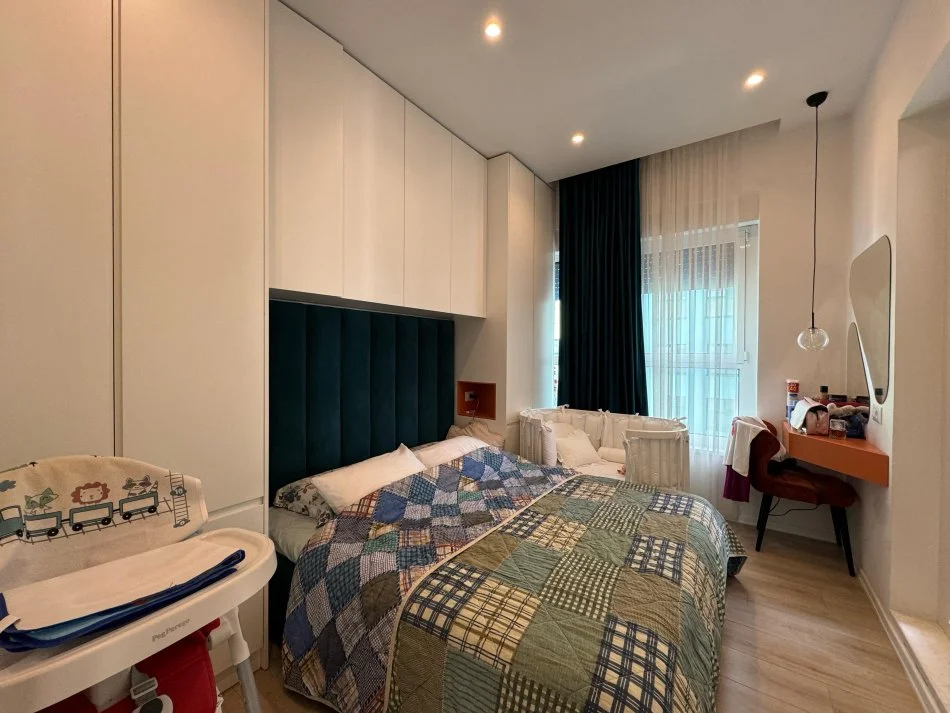 Tirane, shitet apartament Kati 5, 79 m² 