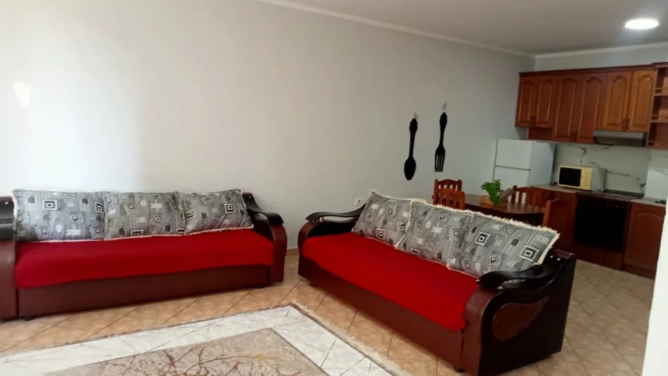 Tirane, jepet me qera apartament 1+1 Kati 3, 70 m² 450 € (Don bosko)