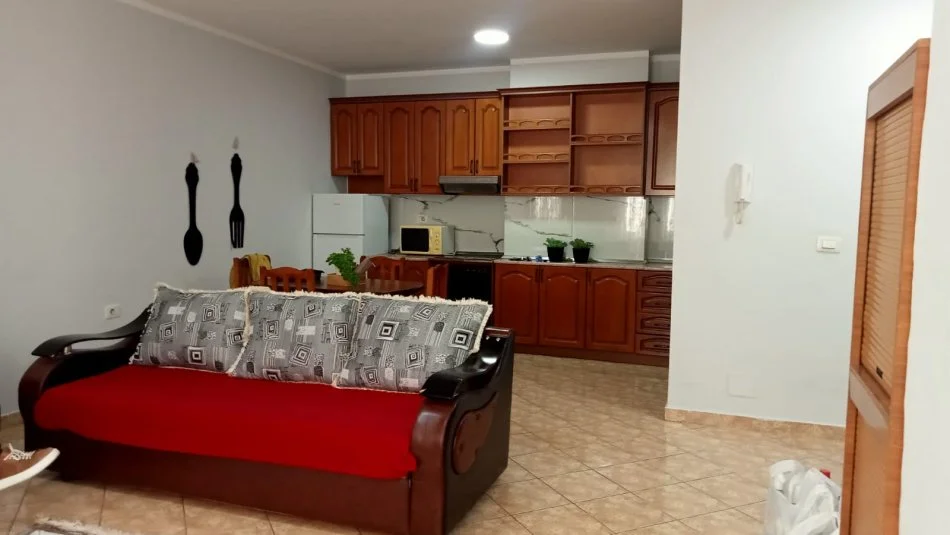 Tirane, jepet me qera apartament 1+1 Kati 3, 70 m² 450 € (Don bosko)