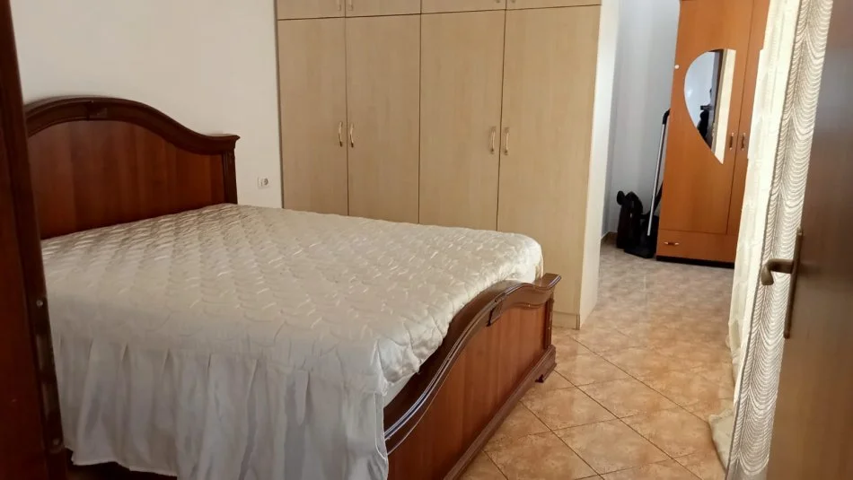 Tirane, jepet me qera apartament 1+1 Kati 3, 70 m² 450 € (Don bosko)