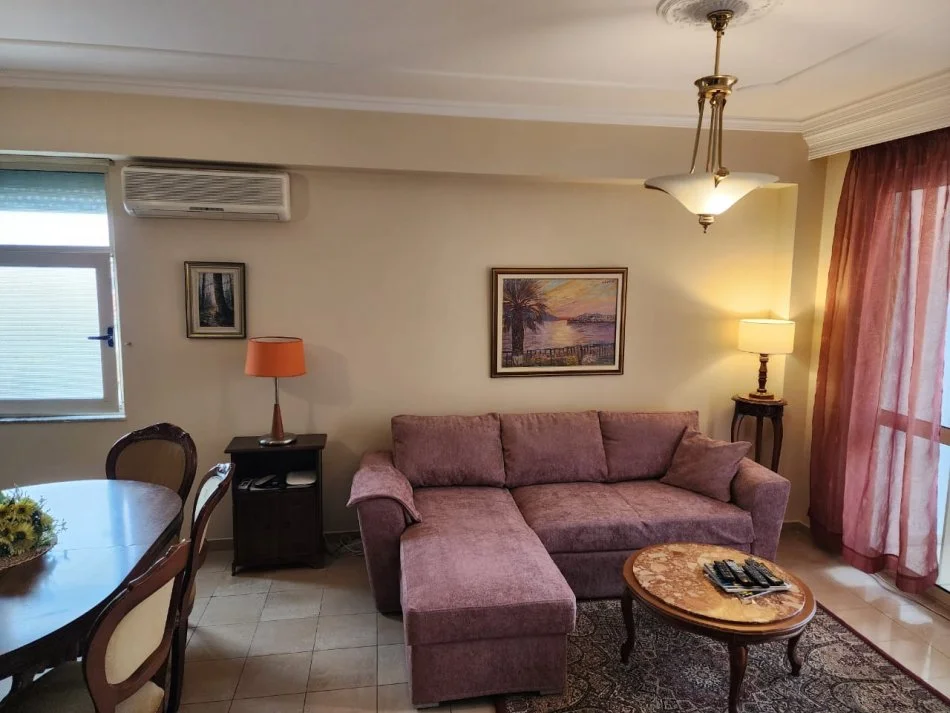 Tirane, jepet me qera apartament 2+1 Kati 7, 90 m² 800 € (Bllok)