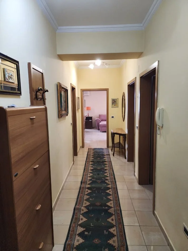 Tirane, jepet me qera apartament 2+1 Kati 7, 90 m² 800 € (Bllok)