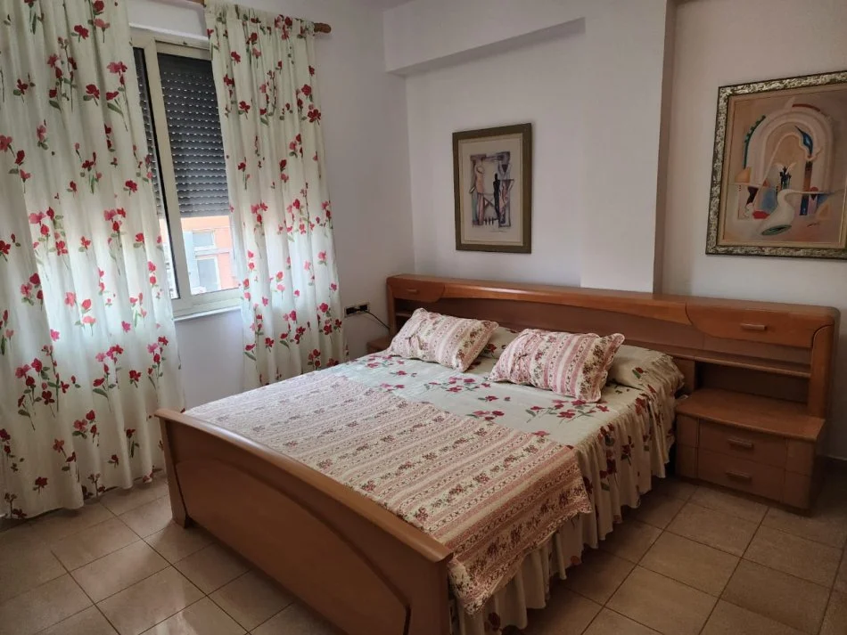 Tirane, jepet me qera apartament 2+1 Kati 7, 90 m² 800 € (Bllok)