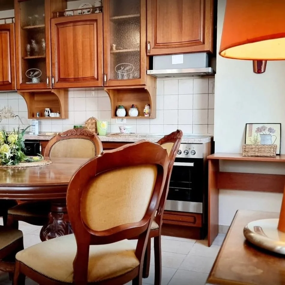 Tirane, jepet me qera apartament 2+1 Kati 7, 90 m² 800 € (Bllok)