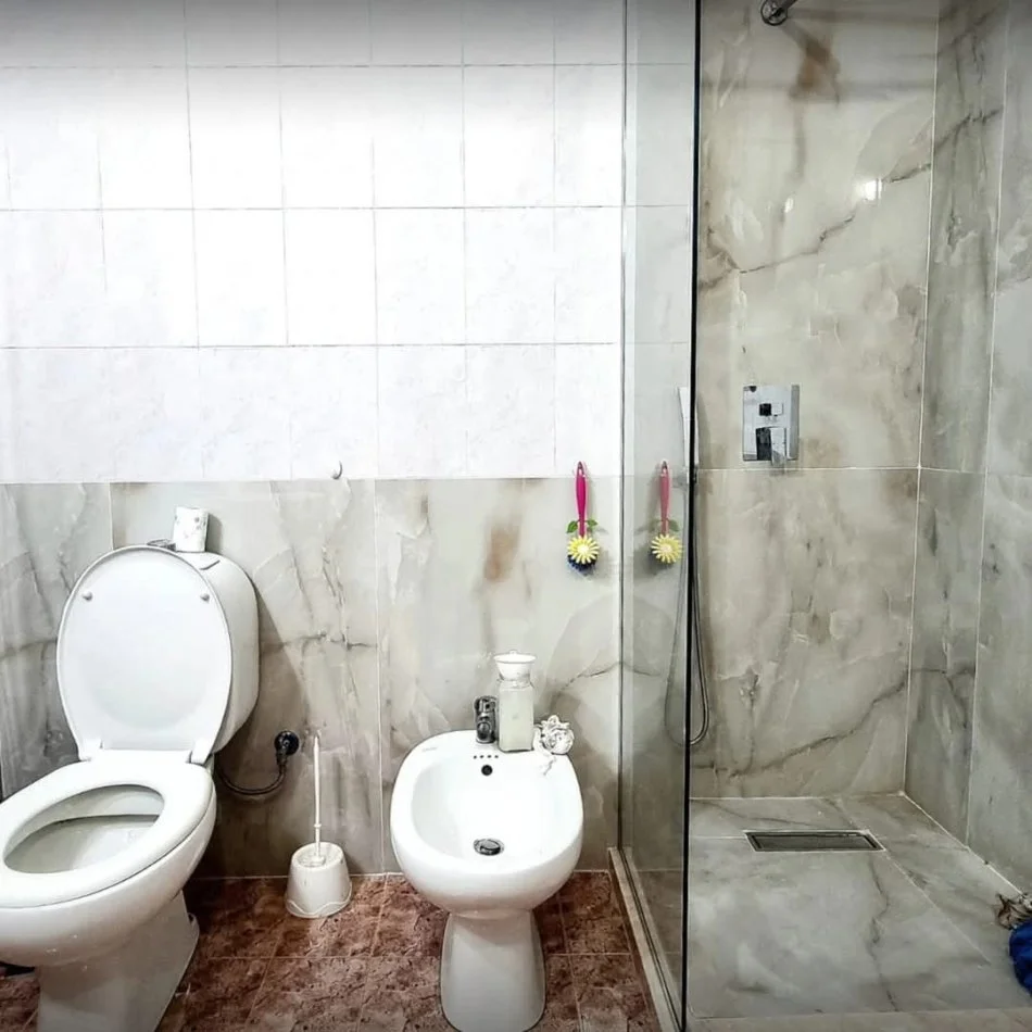 Tirane, jepet me qera apartament 2+1 Kati 7, 90 m² 800 € (Bllok)