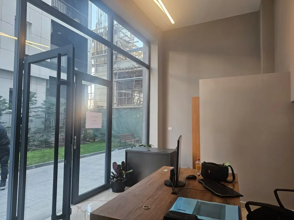 Tirane, jepet me qera ambjent biznesi Kati 0, 25 m² 280 € (Bulevardi Migjeni 70m nga Rotondo Astir)